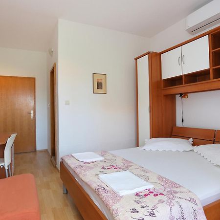 Apartments By The Sea Zivogosce - Blato, Makarska - 1057 Blato  객실 사진