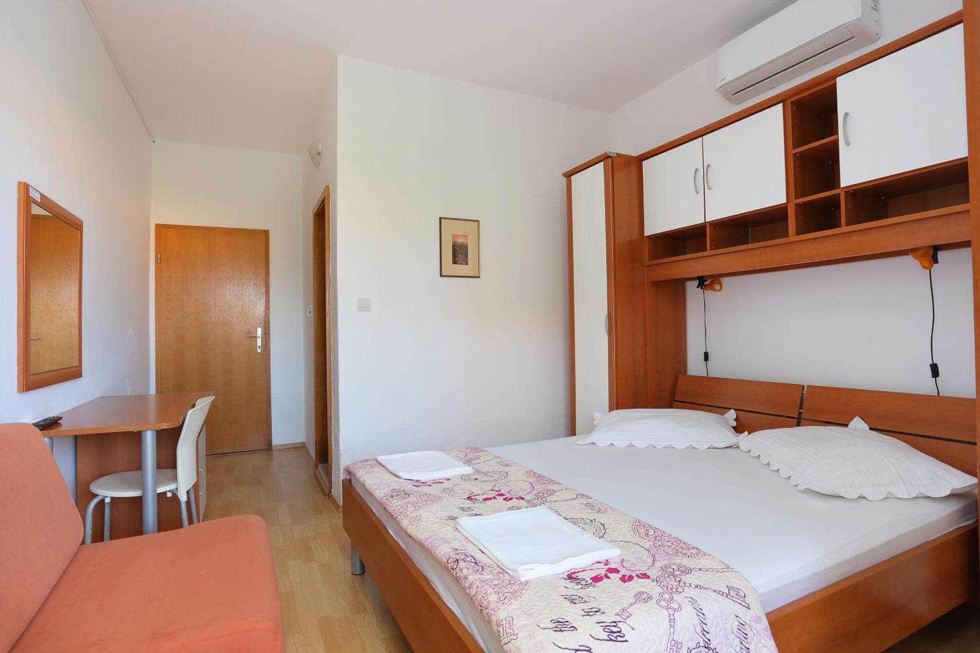 Apartments By The Sea Zivogosce - Blato, Makarska - 1057 Blato  객실 사진