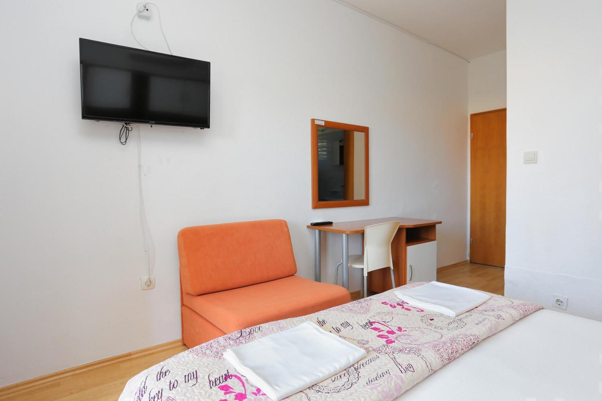 Apartments By The Sea Zivogosce - Blato, Makarska - 1057 Blato  객실 사진