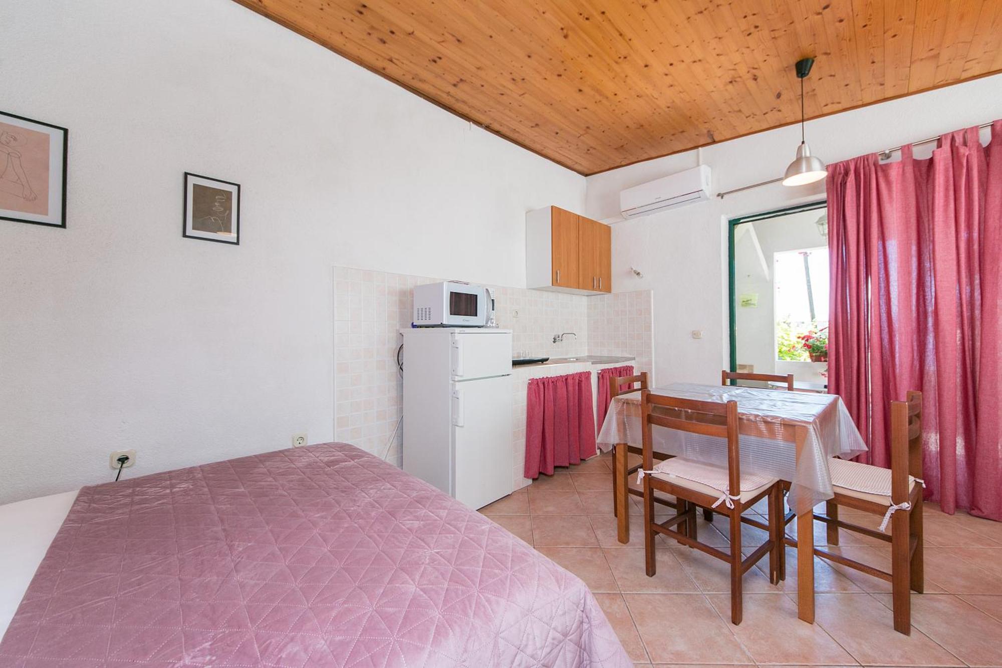 Apartments By The Sea Zivogosce - Blato, Makarska - 1057 Blato  객실 사진